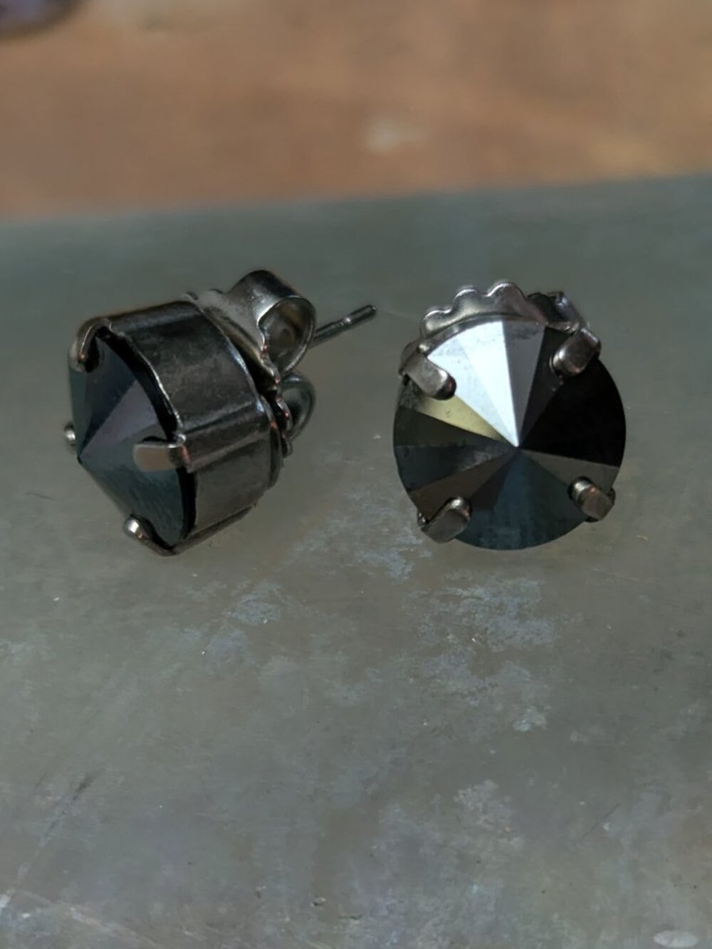 Sorrelli Stud Earrings evening moon palladium